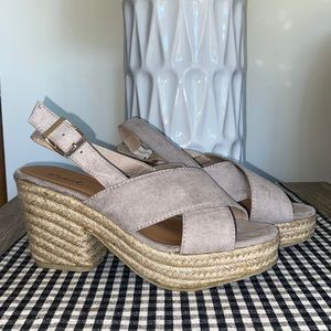 Women’s sandals - size 8 - never worn - brand Qupid